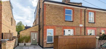 5 bedroom semi-detached house for sale