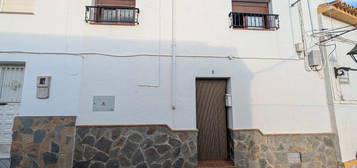 Casa adosada en calle Nuestra Señora de la Salud en Carratraca