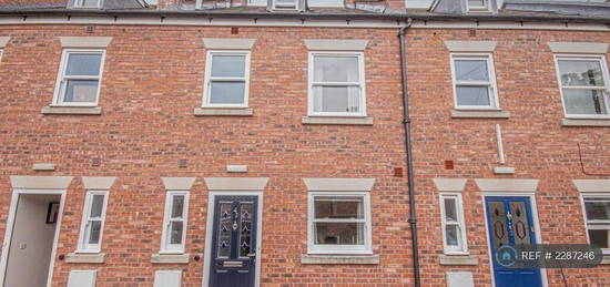 6 bedroom terraced house