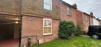 Flat to rent in Elmbridge Road, Cranleigh GU6