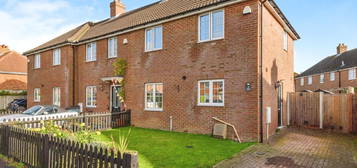 3 bed semi-detached house for sale