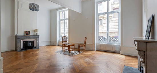 Théâtre des Celestins, appartement ancien rénové