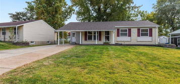 12064 Charleston Dr, Maryland Heights, MO 63043