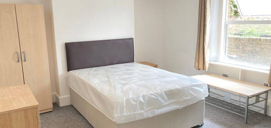 Room to rent in Very Near Kirn Road Area, Ealing West W13