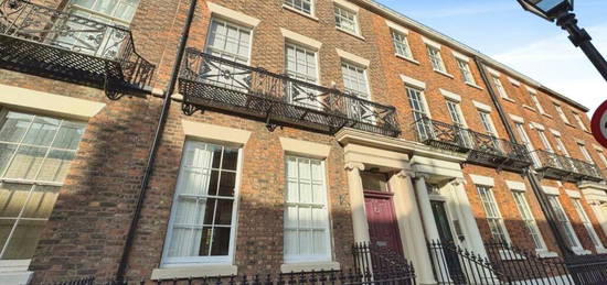 6 bedroom town house for sale