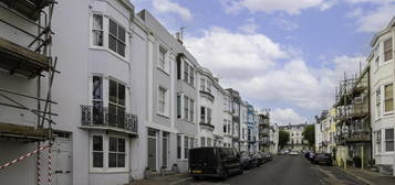 Terraced house to rent in Temple Street, Brighton BN1