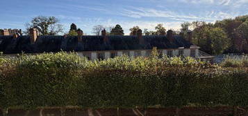 Combles aménageables en face du Château de Fontainebleau