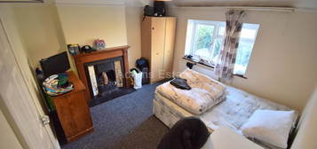 Room to rent in St Peters Road, Reading RG6