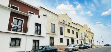 Arrendamento de Apartamento T2  na rua da Rui Costa Lopes s/n