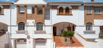 Casa adosada de alquiler en Calle Andrés Segovia, Cájar