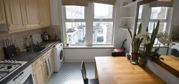 Flat to rent in Tradescant Road, London SW8