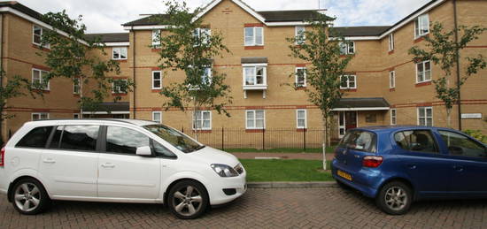 Flat to rent in Coltswood Court, Pickard Close, Southgate N14