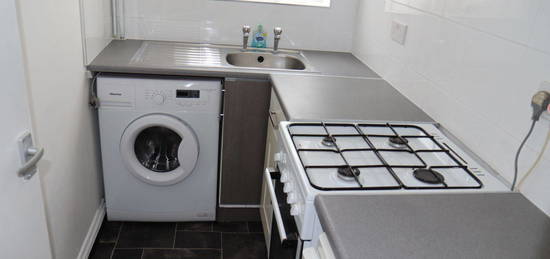 Studio to rent in Crawley Road, Luton LU1