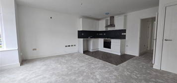 Flat to rent in Salisbury Road, Harrow HA1