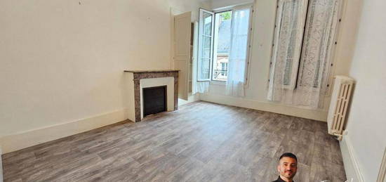 Ensemble immobilier Appartement et commerce à Vendre