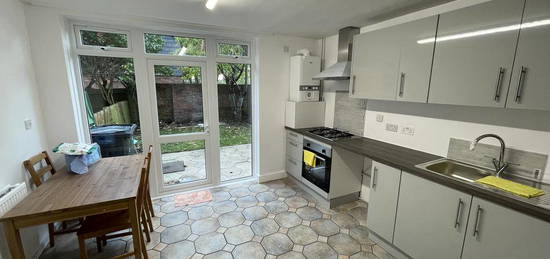 4 bedroom terraced house to rent