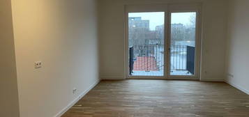 Neuwertig mit Balkon: schöne 4-Zimmer-Wohnung in Tiergarten, Berlin