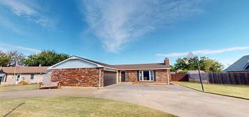 218 Ponderosa Dr, Woodward, OK 73801