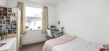 Terraced house to rent in Upper Lewes Road, Brighton BN2