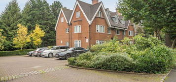 Flat to rent in Oakhurst Court, Hayes Lane, Kenley CR8