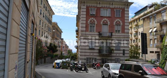 Quadrilocale via Ameglia 7, Castelletto, Genova