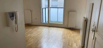 Studio  à louer, 1 pièce, 29 m², Étage 3/–