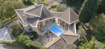 Villa  à vendre, 10 pièces, 7 chambres, 215 m²