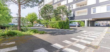 Appartement trois pièces avec balcon et parking