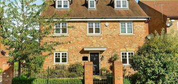 5 bedroom detached house