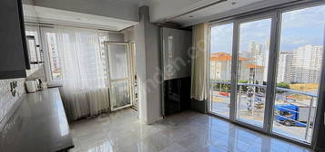 AİLE SİTESİNDE 3+1 140 M2 ÇİFT BALKON EBEVEYNLİ KİRALIK DAİRE