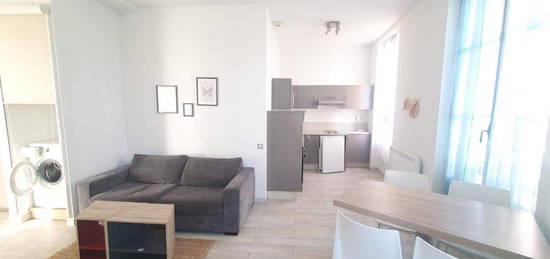 Appartement  à louer, 2 pièces, 1 chambre, 46 m²