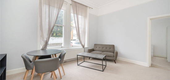 Flat to rent in Milson Road, London W14