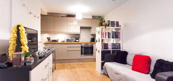 Flat to rent in Wolverstone Drive, Brighton BN1