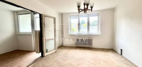 NA PREDAJ SLNEČNÝ 3-IZBOVÝ BYT S LOGGIOU (61 m2), PEKNÝ...