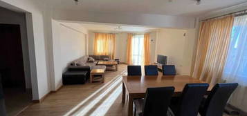 Apartament 4 camere in vila