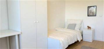 Möblierte und renovierte WG Zimmer, 3 person shared flat