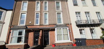 6 bedroom terraced house