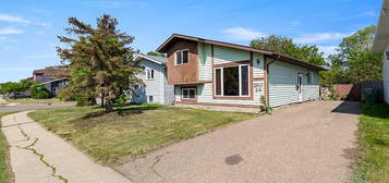 2917 W 56th Ave, Lloydminster, AB T9V 2B2