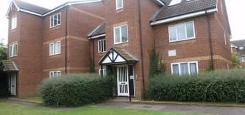 Flat to rent in Common Road, Langley, Slough SL3