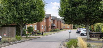 Flat for sale in Royston Court, Hinchley Wood KT10