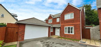 4 bed detached house for sale