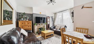 Maisonette for sale in St. Andrews Road, Kingsbury, London NW9