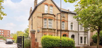 Flat for sale in East Dulwich Grove, East Dulwich SE22