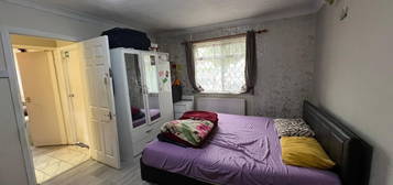 Flat to rent in East Park Close, Chadwell Heath, Romford RM6