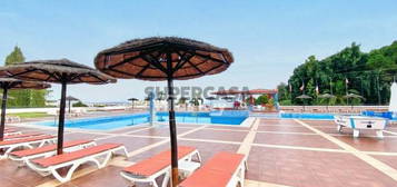 Apartamento com piscina, para arrendamento ao ano em Albufeira.