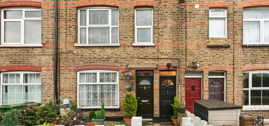 Maisonette for sale in Washington Road, Worcester Park KT4