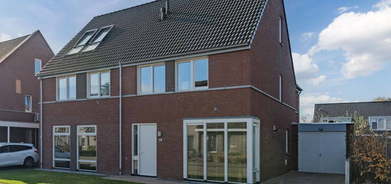 Pastoor van Ervenstraat 49