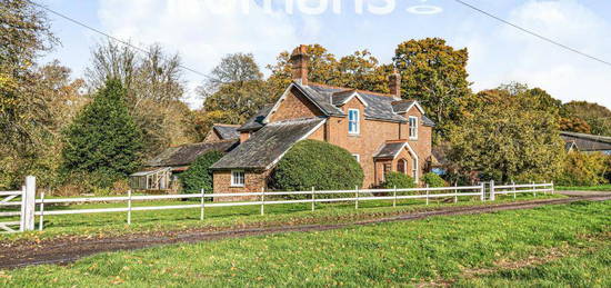 5 bedroom detached house