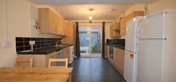 6 bed terraced house to rent