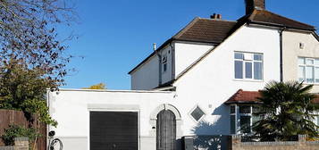 3 bed semi-detached house for sale